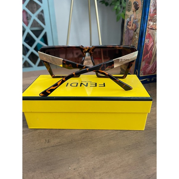 Fendi Women\'s Tortoiseshell Square Sunglasses with Brown Gradient Lenses main image 5